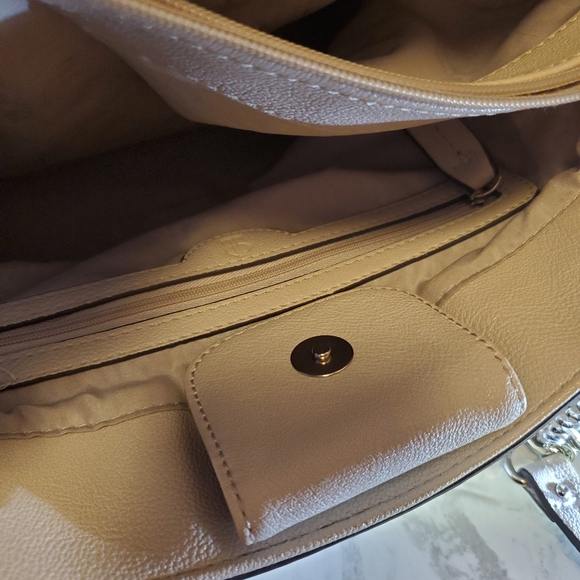 Tiagello Gray Shoulderbag - Picture 4 of 9